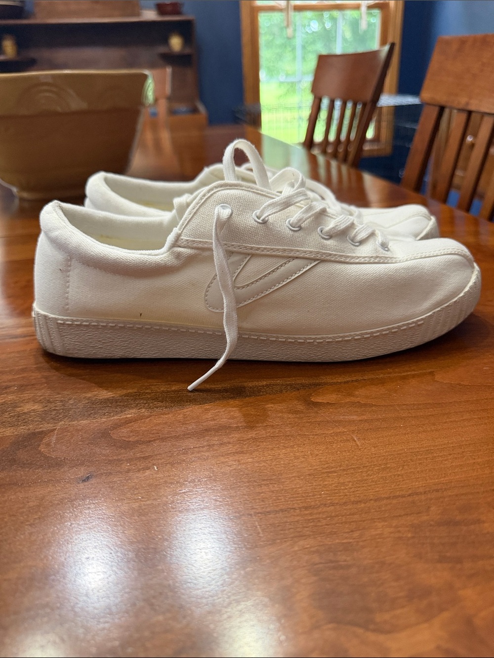 Women’s tretorn canvas shoes